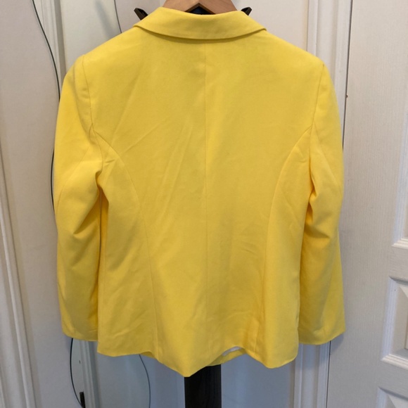 Beautiful yellow blazer jacket - Picture 3 of 4
